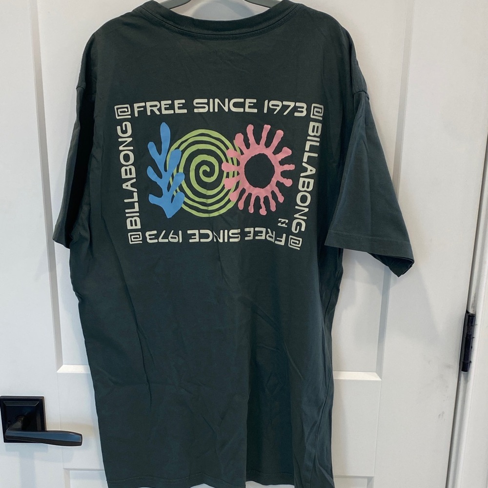 Billabong Men's Dark Green Graphic Tee
